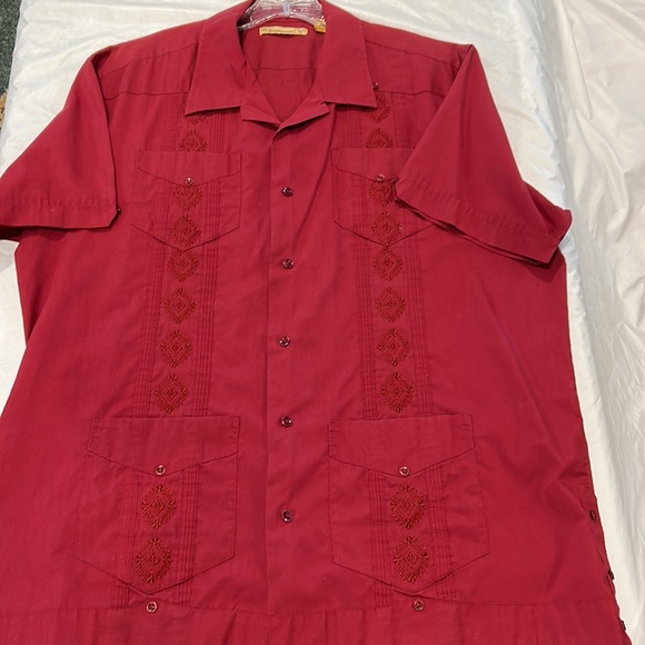 Havanera Co. Maroon Button Down Shirt Size XL. 4 Front Pockets. Button Details - Picture 4 of 6